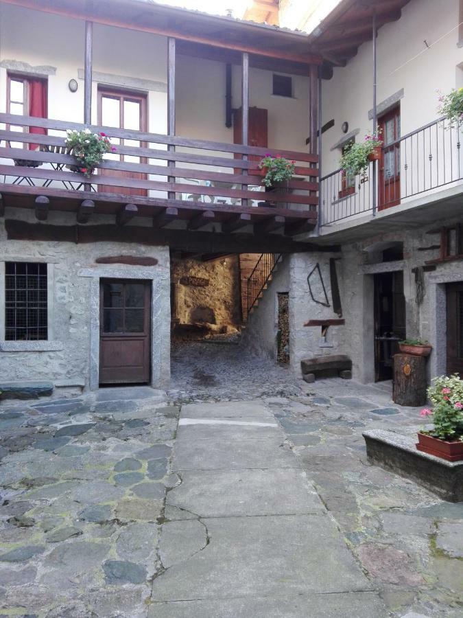 La Corte Del Pane Valbrona Luaran gambar
